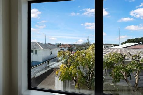 Photo of property in 4190a Great North Road, Glendene, Auckland, 0602