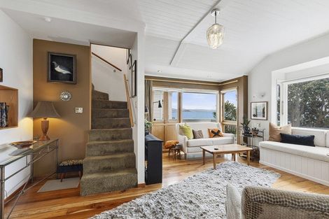 Photo of property in 385 Karaka Bay Road, Karaka Bays, Wellington, 6022
