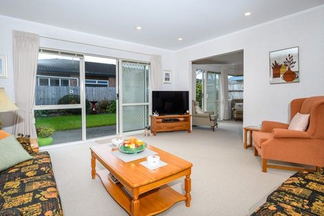 Photo of property in 16 Chalmers Close, Orewa, 0931