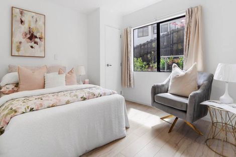 Photo of property in 1/6 Mira Place, Windsor Park, Auckland, 0632