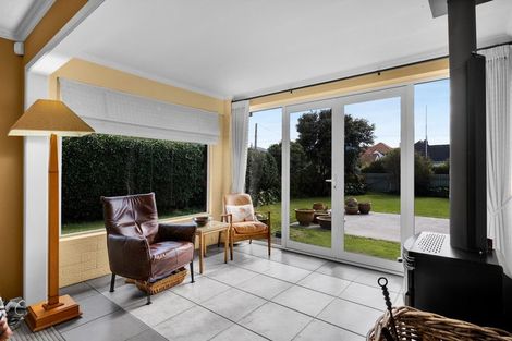 Photo of property in 27 Cameron Street, Hawera, 4610