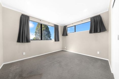 Photo of property in 1/5 Eulogy Place, Randwick Park, Auckland, 2105