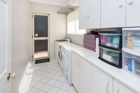 Photo of property in 5 Pintner Place, Somerville, Auckland, 2014