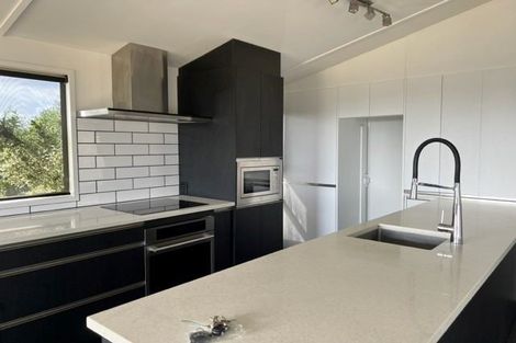 Photo of property in 21 Denarius Lane, Glendene, Auckland, 0602