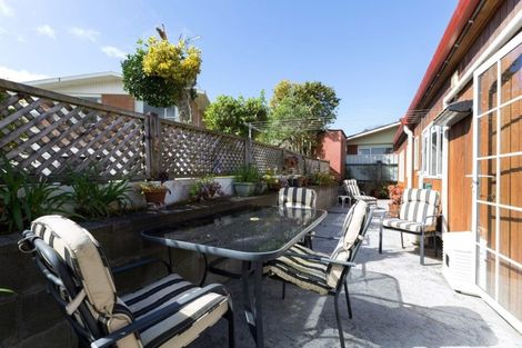 Photo of property in 8a Spencer Place, Merrilands, New Plymouth, 4312