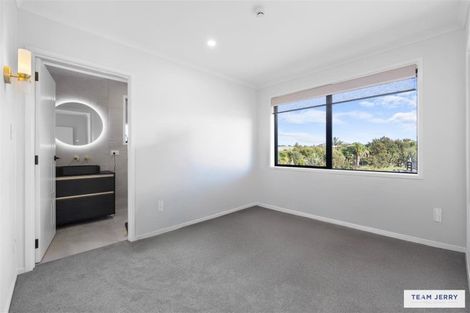 Photo of property in 21 Te Ara Aukati Terrace, Pokeno, 2471