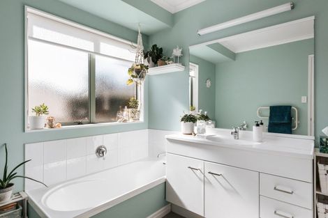 Photo of property in 5 Maggie Place, Ohauiti, Tauranga, 3112