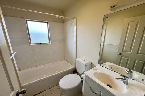 Photo of property in 3 Lockington Avenue, Henderson, Auckland, 0612