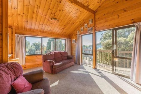 Photo of property in 6 Frimley Terrace, Waikanae Beach, Waikanae, 5036