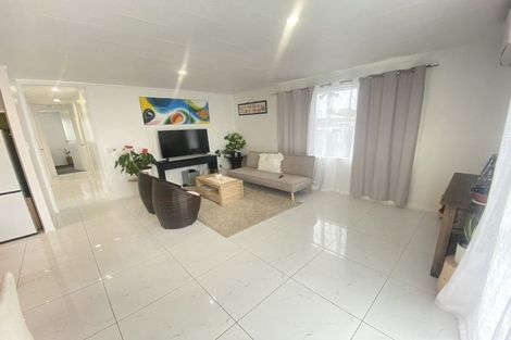 Photo of property in 2/18 Kennington Drive, Clendon Park, Auckland, 2103