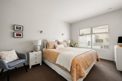 Photo of property in 10 Fallowfield Avenue, Mount Victoria, Wellington, 6011