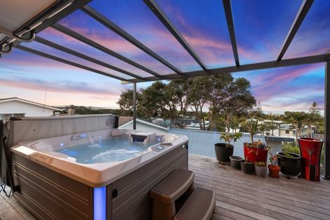 Photo of property in 890 Cove Road, Waipu, 0582