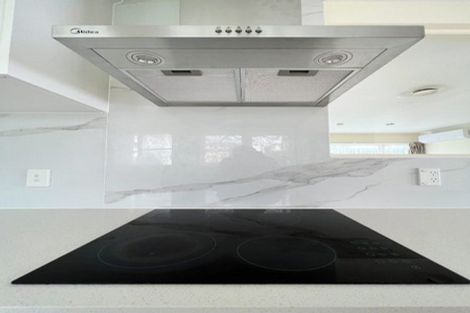 Photo of property in 17 Alma Street, Te Atatu South, Auckland, 0610