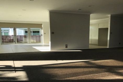 Photo of property in 11m Clearwater Cove, West Harbour, Auckland, 0618