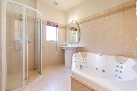 Photo of property in 9 Brigantine Drive, Beach Haven, Auckland, 0626