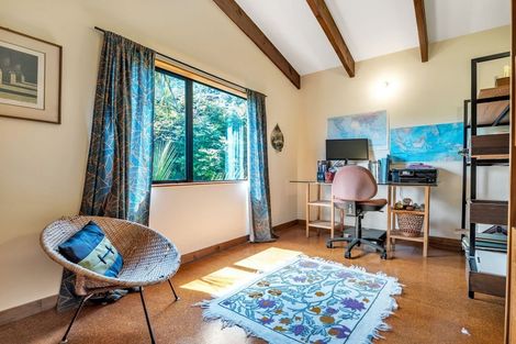 Photo of property in 117 Seaview Road, Piha, New Lynn, 0772