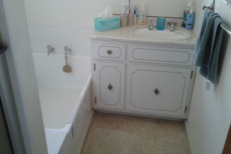 Photo of property in 2/3 Benygloe Place, Highland Park, Auckland, 2010