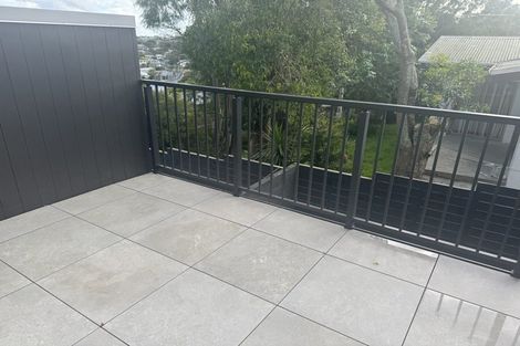 Photo of property in 2/39 Archers Road, Hillcrest, Auckland, 0629