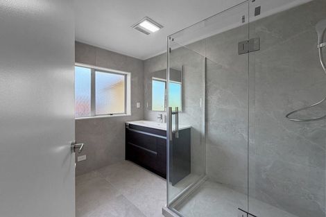 Photo of property in 65 Redcastle Drive, East Tamaki, Auckland, 2013