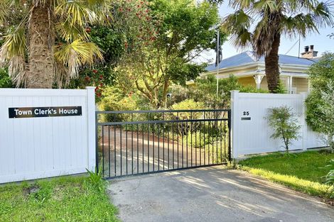 Photo of property in 25 Carruthers Street, Otane, 4202