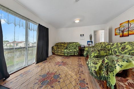 Photo of property in 2/31 Solveig Place, Randwick Park, Auckland, 2105