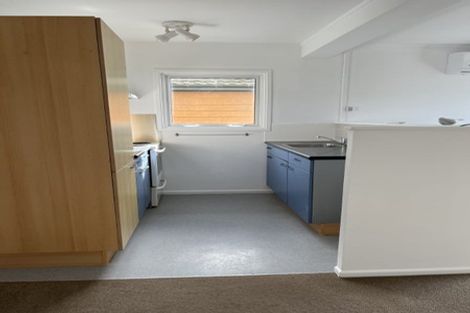 Photo of property in 2/330 Queens Drive, Lyall Bay, Wellington, 6022