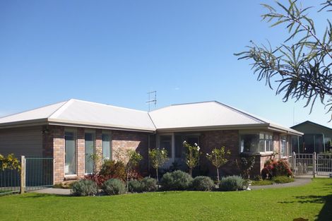 Photo of property in 19 Edgewater Grove, Whakatane, 3120