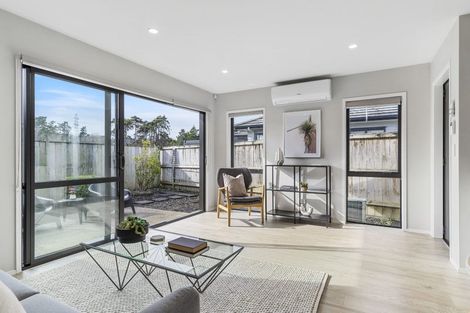 Photo of property in 17 Kahika Grove, Huapai, Kumeu, 0810