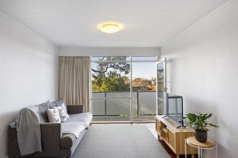 Photo of property in 5/77 Old Lake Road, Narrow Neck, Auckland, 0624