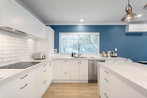 Photo of property in 32 Kate Sheppard Avenue, Torbay, Auckland, 0630