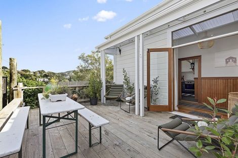 Photo of property in 82 Creswick Terrace, Northland, Wellington, 6012