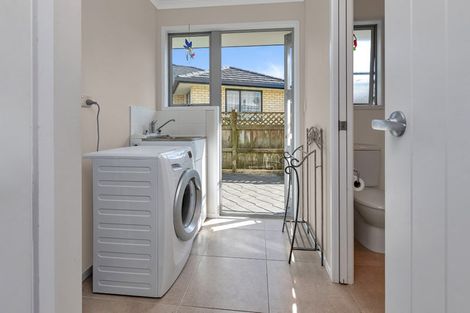 Photo of property in 9 Paradise Point Place, One Tree Point, 0118