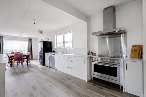 Photo of property in 15a Queens Road, Glen Avon, New Plymouth, 4312