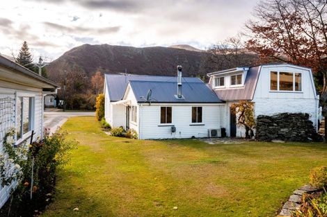 Photo of property in 16 Caernarvon Street, Arrowtown, 9302