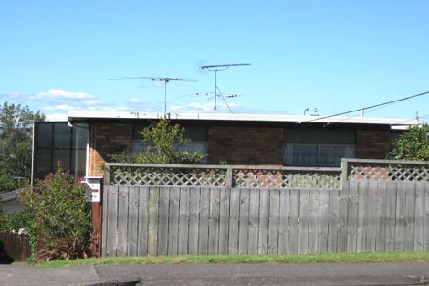 Photo of property in 2/39 Te Atatu Road, Te Atatu South, Auckland, 0610