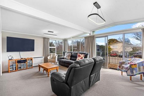 Photo of property in 18 Oakfield Street, Burnside, Christchurch, 8053