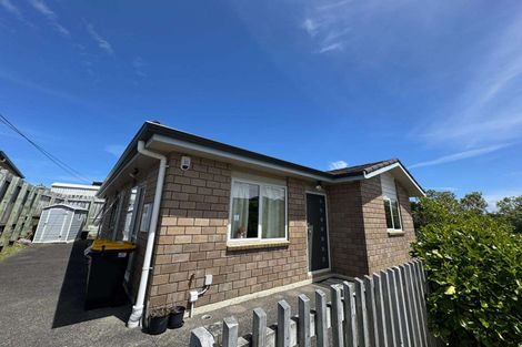 Photo of property in 50a Miles Crescent, Newlands, Wellington, 6037