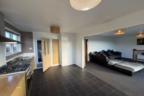 Photo of property in 44 Discovery Place, Marfell, New Plymouth, 4310