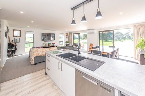 Photo of property in 31 Golf Vue Place, Castlecliff, Whanganui, 4501