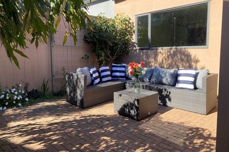 Photo of property in 16 Spalding Rise, Golflands, Auckland, 2013