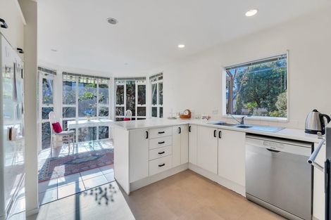 Photo of property in 1 William Bond Street, Stanley Point, Auckland, 0624