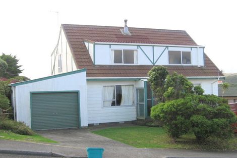 Photo of property in 5a Sunhaven Drive, Newlands, Wellington, 6037