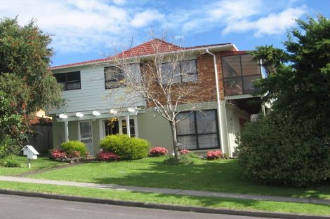 Photo of property in 2/1 Pitlochry Place, Highland Park, Auckland, 2010