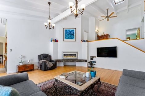 Photo of property in 37 Kiteroa Terrace, Rothesay Bay, Auckland, 0630