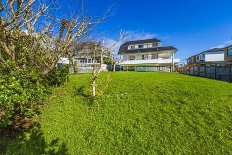 Photo of property in 77 Deep Creek Road, Waiake, Auckland, 0630