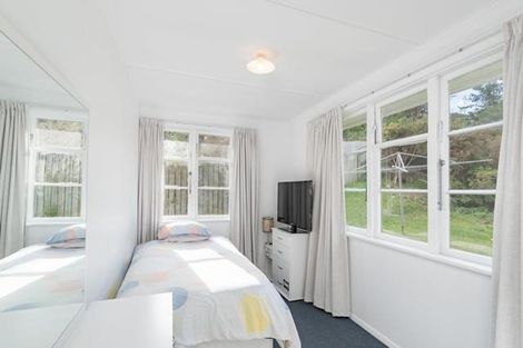 Photo of property in 13 Dorset Grove, Cannons Creek, Porirua, 5024