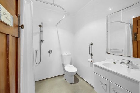 Photo of property in 1 Queens Road, Glen Avon, New Plymouth, 4312