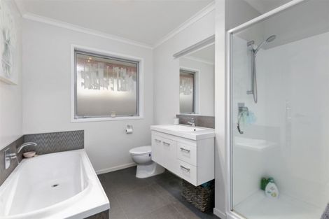 Photo of property in 60 Utopia Park Heights, Welcome Bay, Tauranga, 3112