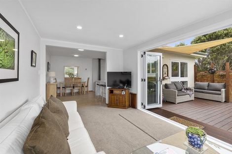 Photo of property in 142 Kahu Road, Paremata, Porirua, 5024