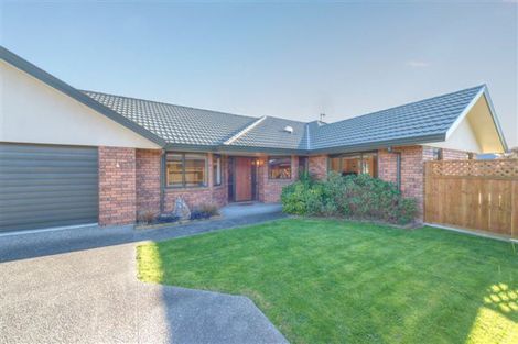 Photo of property in 44 Tennyson Avenue, Kelvin Grove, Palmerston North, 4414